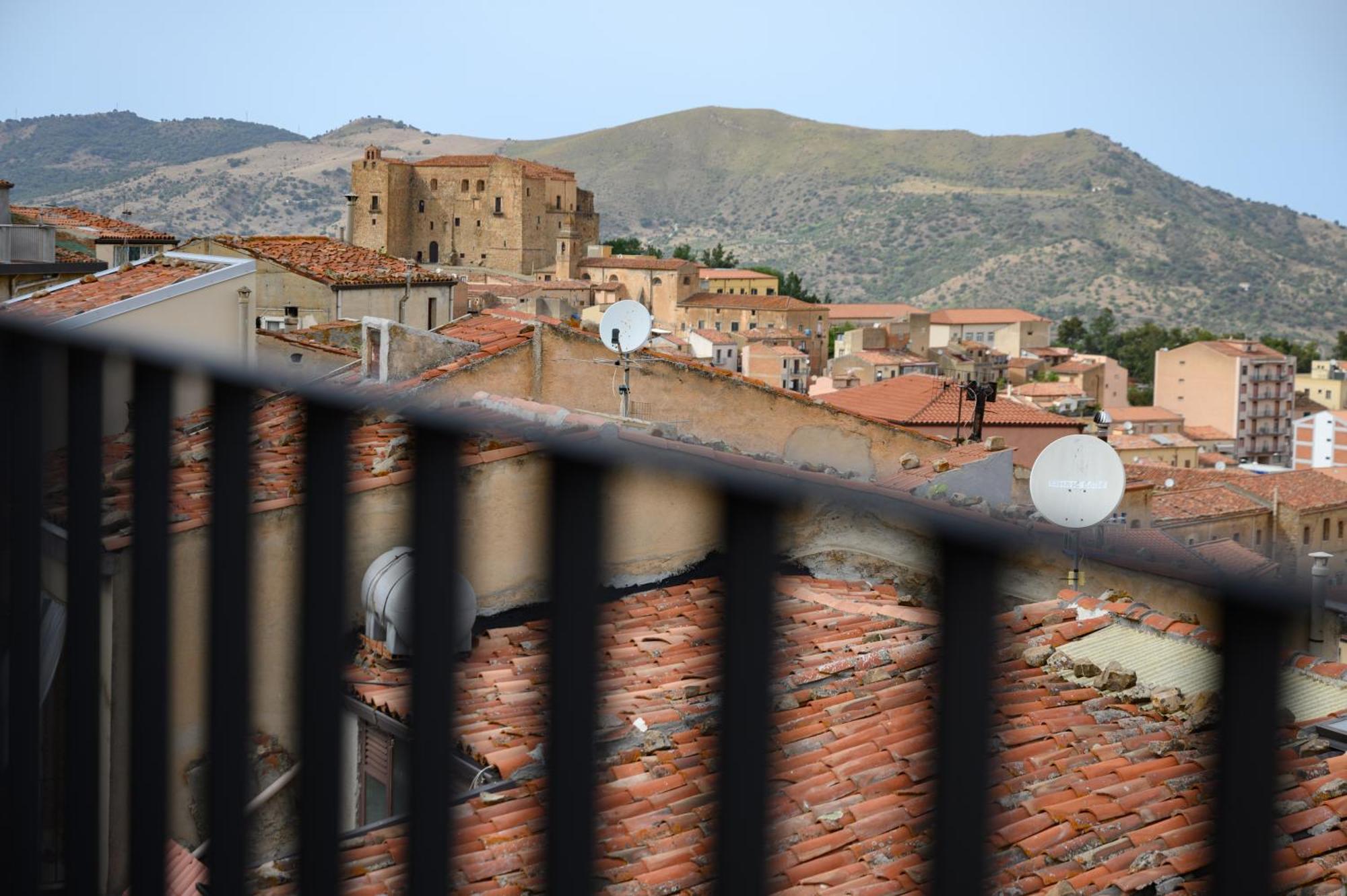 Vetriera41 Apartment Castelbuono  Luaran gambar